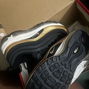 Nike Men's Black and Gold Air Max Sneakers